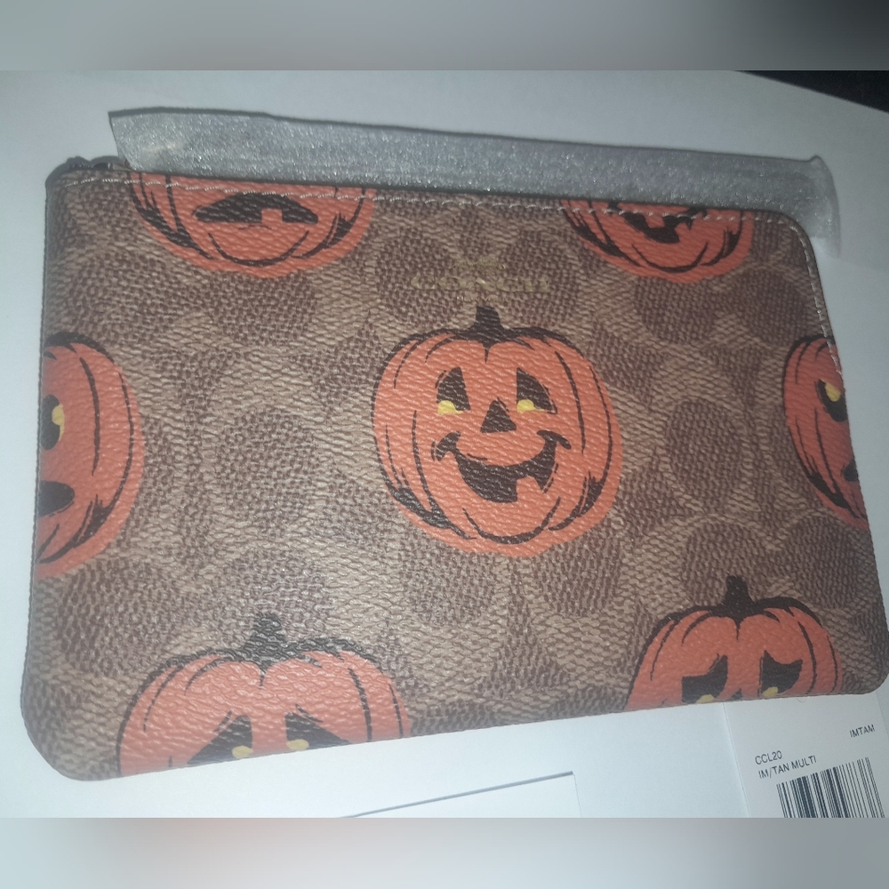 New Coach Pumpkin Print Wristlet NWT Great For Halloween/ Free Gift Bag - Picture 3 of 9